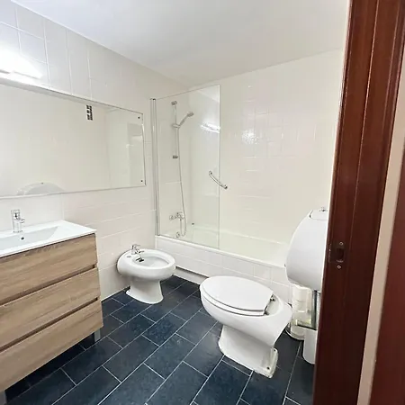 Apartamento Centro. Tres Dormitorios, Dos Banos Y Terrazas *
