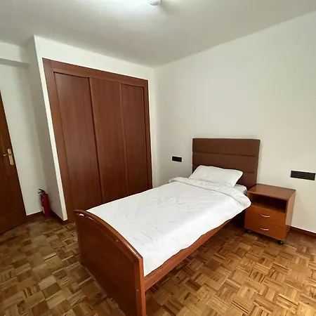 Apartamento Centro. Tres Dormitorios, Dos Banos Y Terrazas Vigo