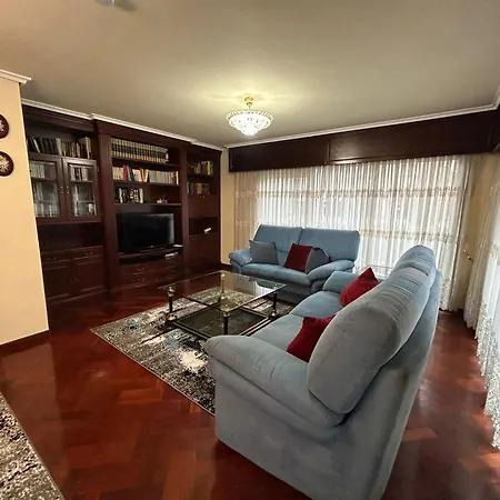 Centro. Tres Dormitorios, Dos Banos Y Terrazas Apartamento Vigo