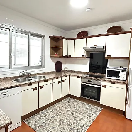 Centro. Tres Dormitorios, Dos Banos Y Terrazas * Βίγκο